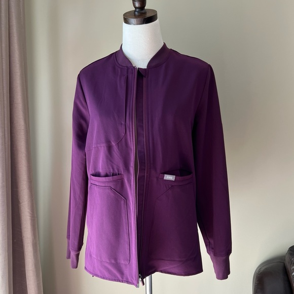 Brand new FIGS Bellery Scrub Jacket XS LIMITED Deep Purple - Picture 2 of 4
